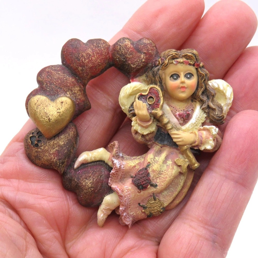 Boyds Bear Charming Angel‎ with Key Heart Wreath Brooch Pin Figural
